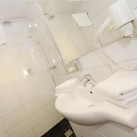 Haus Kleiner Turm Lägenhet Schruns